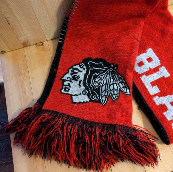 Chicago Blackhawks Red and Black Sports Team Scarf - Picture 3 of 7